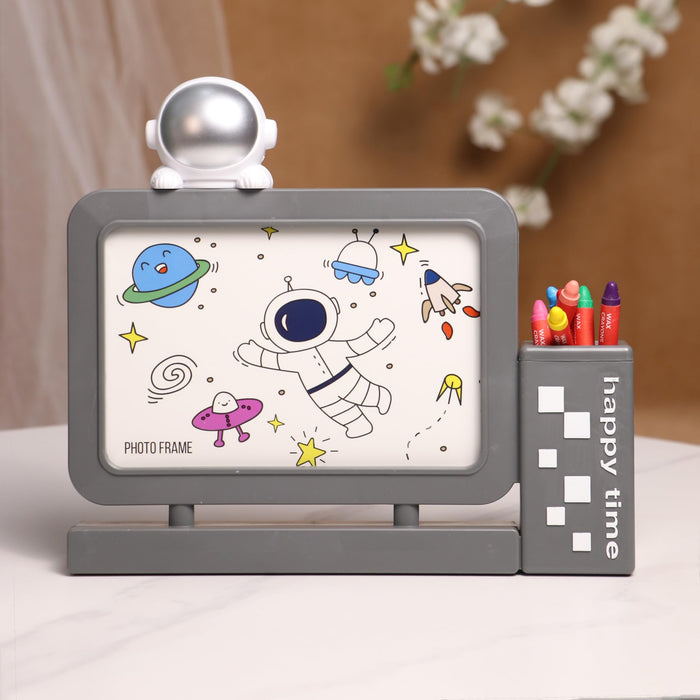 Kid's Photo Frame Creative Astronaut with Pen Holder Stand and High Definition Glass for Table Stand Table Top Picture Frames Suits For Kid's Room, Table 10x15 cm