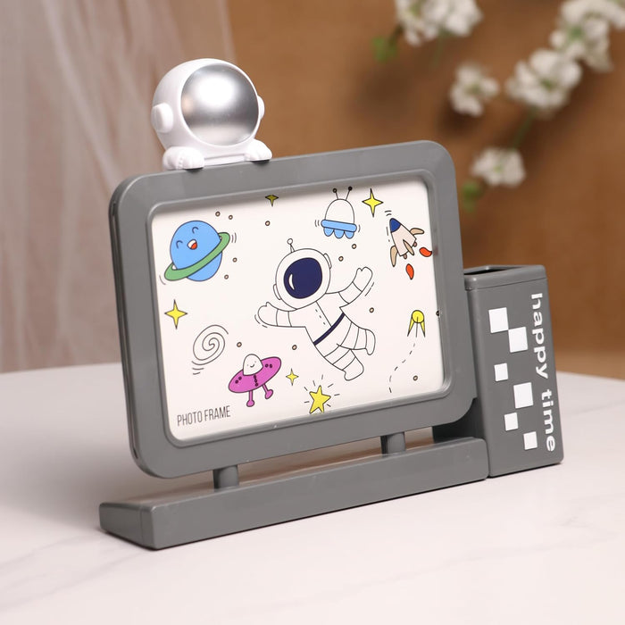 Kid's Photo Frame Creative Astronaut with Pen Holder Stand and High Definition Glass for Table Stand Table Top Picture Frames Suits For Kid's Room, Table 10x15 cm