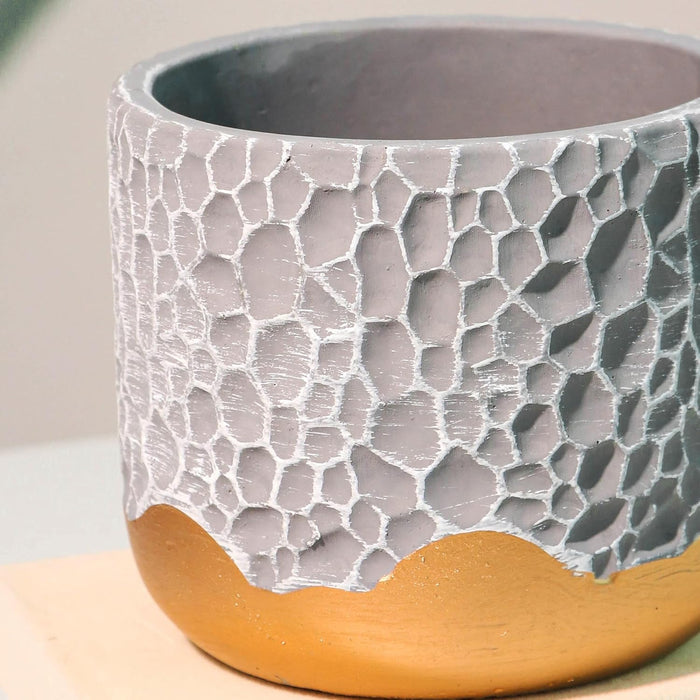 Handmade Cement Flower Pot Indoor Outdoor Plant Pot Fade Resistant Bronze and Grey Elegant Hammered Pattern Vase Flower Vase Cemented Flower Vases for Home Decoration and Gardening 10x13 cm