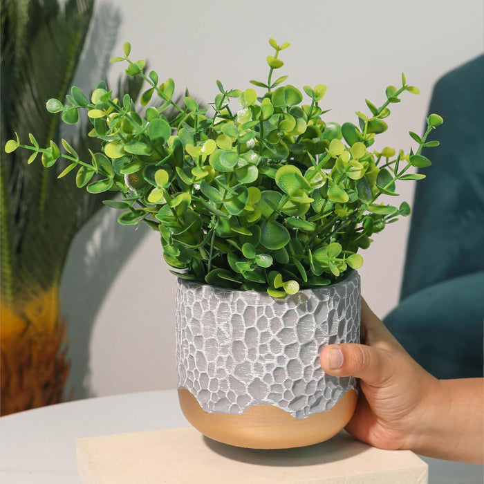 Handmade Cement Flower Pot Indoor Outdoor Plant Pot Fade Resistant Bronze and Grey Elegant Hammered Pattern Vase Flower Vase Cemented Flower Vases for Home Decoration and Gardening 10x13 cm