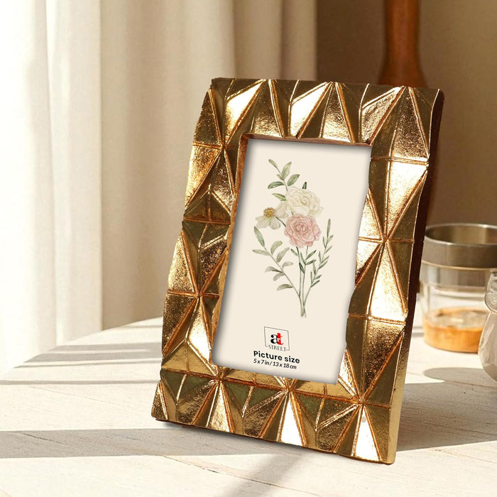 Vintage Photo Frame Golden Geometric – European Style Resin Picture Frame for Tabletop Display, Antique Look.