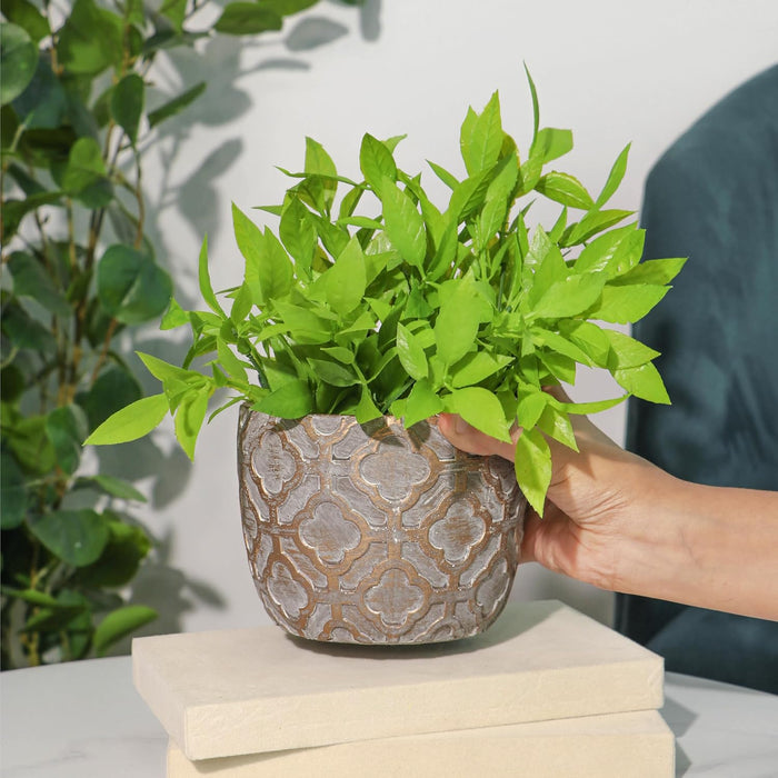 Handmade Flower Pot Indoor Outdoor Plant Pot, Fade Resistant Bronze Cement Elegant Quatrefoil Pattern Vase, Flower Vase, Cemented Flower Vases for Home Decoration and Gardening – 10x13 cm